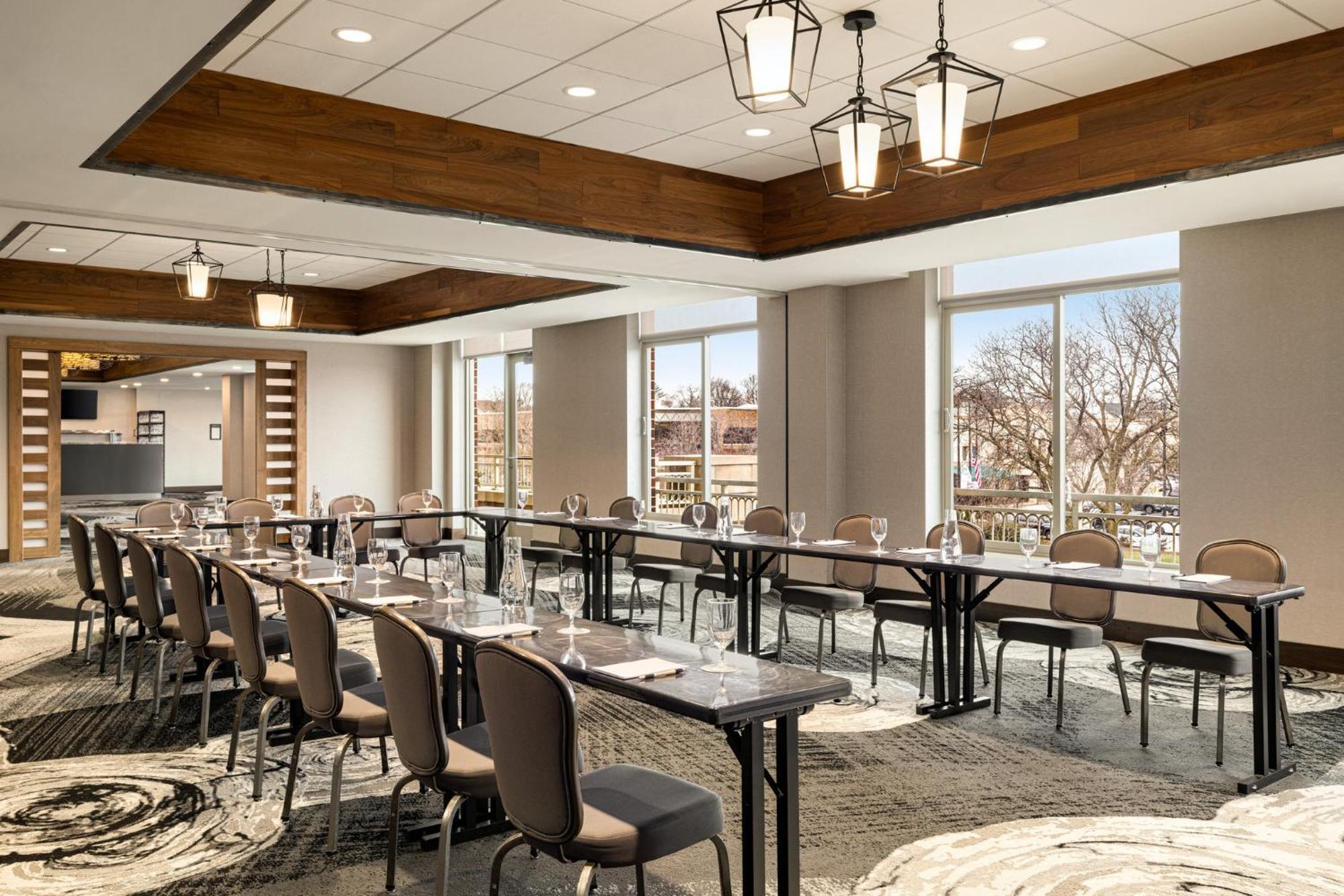 Hotel Indigo Naperville Riverwalk, an IHG Hotel Buitenkant foto